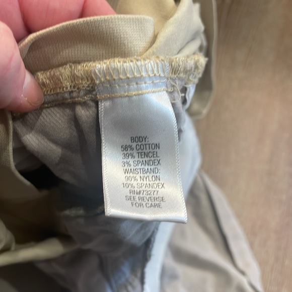 Maternity khaki shorts size 12 - Picture 3 of 4